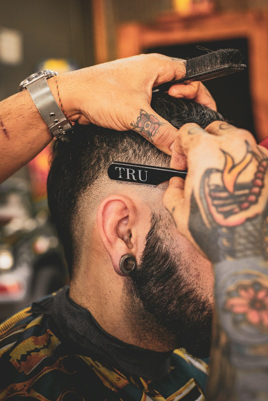 Kontúra britvou na skin fade